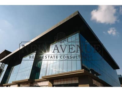 مقدم 10% مكتب إداري 181 متر في مشروع Golden Gate من شركة Redcon بموقع متميز مباشرة على شارع التسعين الجنوبي New Cairo