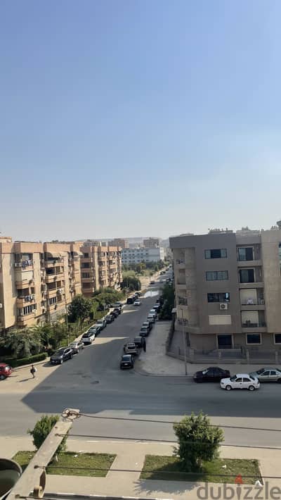 شقة للبيع بالشطر الثامن على الشارع الرئيسى موقع ممتاز و واجهة رائعة