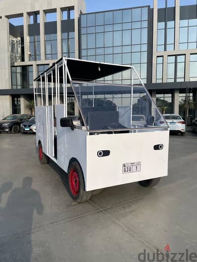 Electric shuttle bus