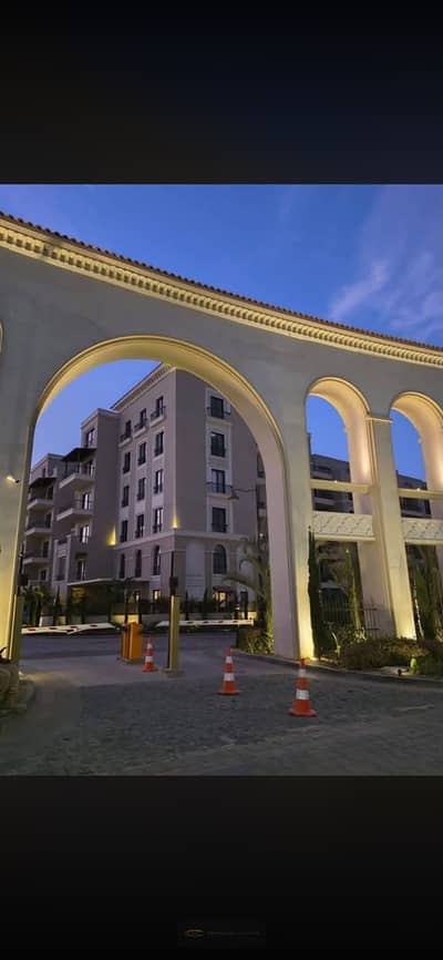 **شقة مميزة للإيجار في Village West – Dorra | الشيخ زايد | 164م | دبل فيو | الدور الثاني | مطبخ + تكييفات + سبوت لايت + كابينات شاور + إنترنت وسخانات*