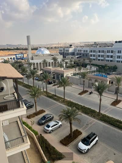 بنتهاوس مميز للإيجار في Village West – Dorra | الشيخ زايد | 190م + 63م روف | 3 غرف نوم | مطبخ كامل | تكييفات | Dressing Room | لوكيشن مميز دابل فيو