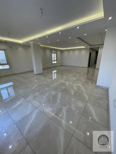شقه للايجارمساحتها 350م اداري او سكني في البنفسج5 فيلات