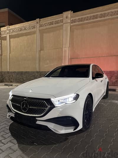 Mercedes-Benz E200 2026 متاح اسود وابيض