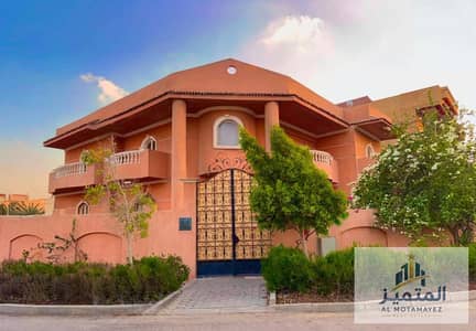 Villa in the Fourth District, featuring a basement, ground floor, and first floor. Offered at an exceptional price for a quick sale; total area: 627 s