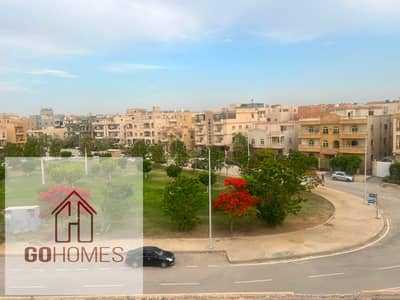 A genuine opportunity for upscale living right away! For sale: a luxurious apartment with a spacious layout and ideal design for families, in a quiet,