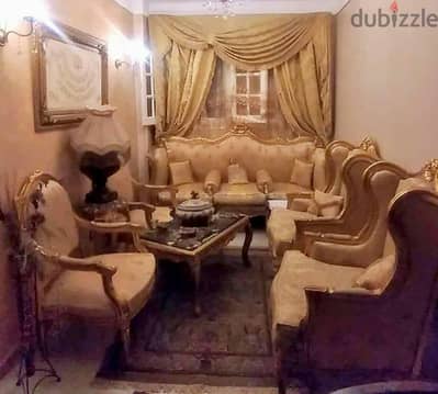 صالون مذهب فخم وكامل بحالة ممتازة (كنبة + 4 كراسي + ترابيزة + برقع)
