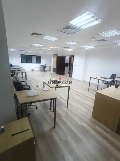 For rent for all purposes for hotels and administrative offices in the city center 4 rooms