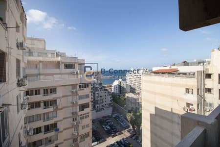 - شقة للبيع 260م - في لوران ( علي الترام مباشر ) - مطلات مفتوحة بالكامل  - دابل فيو ( الريسبشن فيو فيلا منصور و البحر + الغرف فيو الترام )