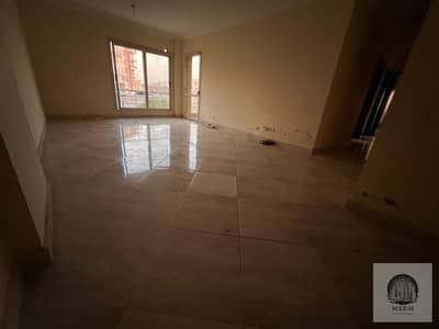 شقه للبيع مميزه بالدور التالت بفيو جاردن في دار مصر الاندلس