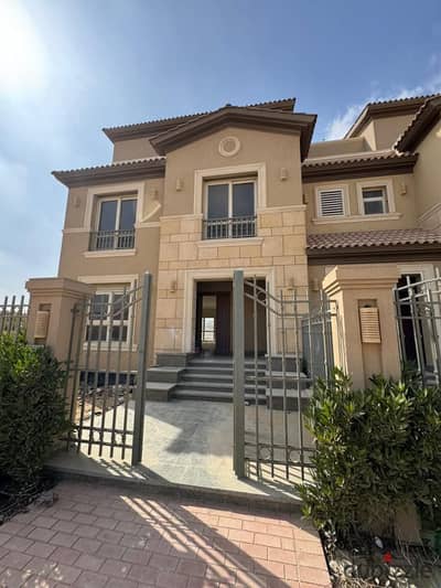 تاون هاوس للبيع كورنر متشطب بالكامل و استلام فوري في كمباوند لافيستا سيتي القاهرة الجديدة Lavista City بخصم كبير علي الدفع كاش
