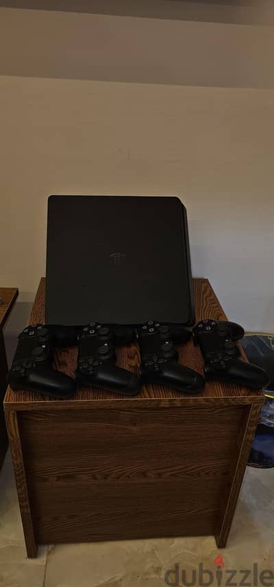 ps4 slim 1T + games + 4pc