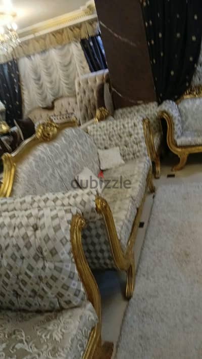 صالون خشب طبيعي مدهب ٣ قطع كبيره + ٤كراسي وتراييزه جالاكسي رخام ١٧٠٠٠ج