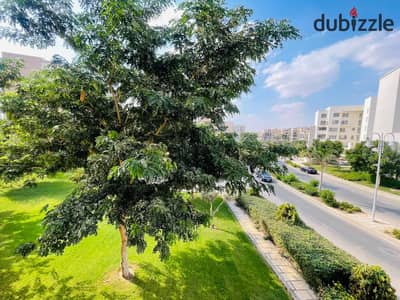 شقة فاخرة 250م للبيع في مدينتي B8 مجموعة 85 | وايد جاردن وخدمات | سعر لقطة 15 مليون