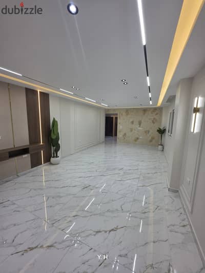 شقه للبيع في الحي الرابع مجاوره 4 علي شارع رئيسي خطواط ل محور الكفراوي فيو مفتوح تشطيب VIP بورسلين وقوا دفن وسوند سستم ابواب تركي مستورده اسلاك السويدي شبابيك pvc, دبل جلاس اعلي الديكورات والخامات عماره حديثه مؤمنه ب الكاميرات مساحه الشقه 200 متر 3 غرف و