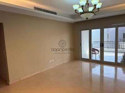 شقة للإيجار في كايرو فستيفال سيتي، 232 متر، 3 غرف نوم، 3 حمامات، غرفة مربية بحمام، مطبخ وتكييفات، جراج وإطلالة لاندسكيب