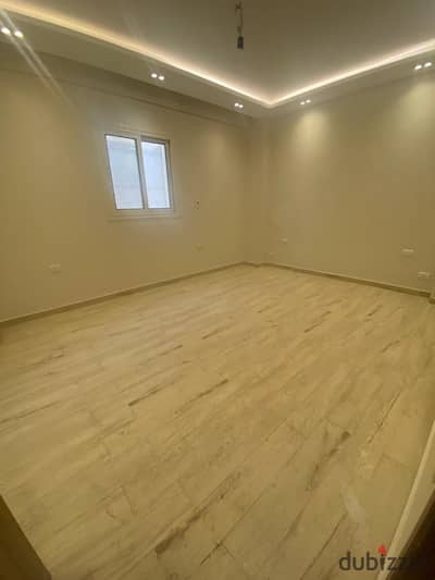 Apartment 220m first occupancy for sale in Al-Banafseg Villas - Super Lux - 3 rooms - Elevator