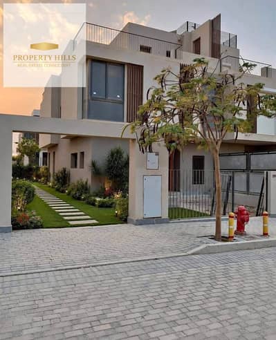 Fully finished Villa for sale in palm hills with air conditioners super luxe finishing| Ready for Viewing with best price Price reductions are negotiable|225m² + master rooms and Private Parking for two cars  Details:  Unit Type: townVilla  Built-up Area:
