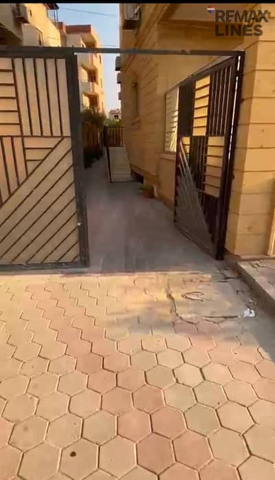 للبيع فيلا دوبلكس سوبر لوكس استلام فورى فى الشروق 450 متر