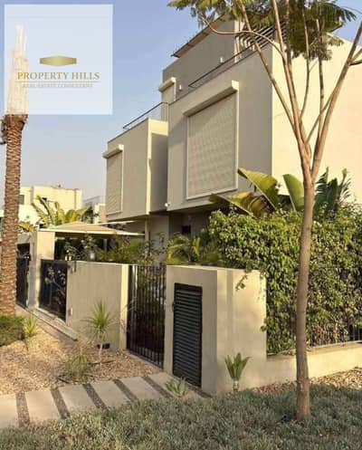 Villa for Sale in Rosail City ready to move behind open air mall for madinaty with a high community with best discount for the price and available for viewing anytime  Compound Features:  * Prime Location in Mostakbal City, near Madinaty and the New Admin