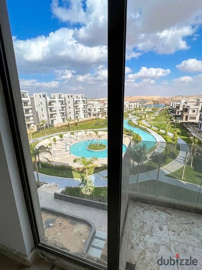 لراغبي الفخامة والتميز. . شقة للبيع في أرقى مراحل كمبوند "صن كابيتال" بالمربع الذهبي بفيو مميز جدا