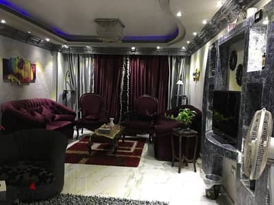 شقة للبيع 200م بالنزهة الجديدة، 4 غرف، ريسبشن 3 قطع، مطبخ أمريكان، سوبر لوكس، مرخصة، حصة بالأرض، شاملة المطبخ والتكييفات.