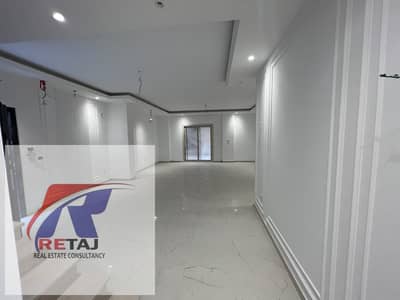 Administrative duplex for rent in New Cairo, Fifth Settlement (Fifth District/Al-Andalus area), located 3 minutes from Mivida. The unit features