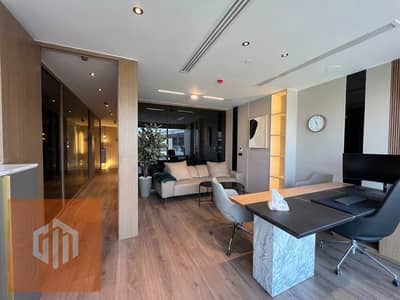 فرصه مميزه مكتب اداري 170م جاهز للعمل بسعر وموقع مميز جدا ب القاهره الجديده