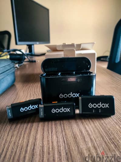 مايك لاسلكي Godox WEC Kit2 بحالة ممتازة – مناسب للموبايل والكاميرا