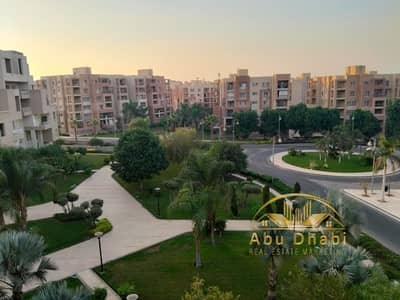 شقة 207 م للبيع بمدينتى B8 خطوات للخدمات ودقايق لمجمع البنوك والمدرسة البريطانية ( اول سكن )