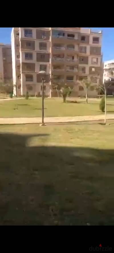 للايجار قانون بمدينتي ف الb6 بجوار الخدمات مباشر ٣ نوم و٢ حمام فيو جاردن روعه