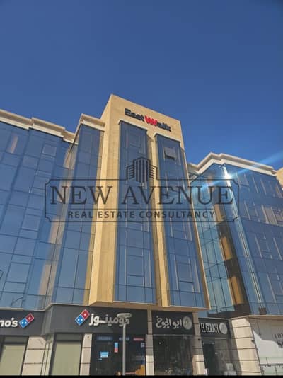 مكتب إداري بمساحه 84 متر للايجار متشطب بالتكيفات في Eastwalk  يقع مباشرةً على محور جمال عبد الناصر في التجمع الخامس