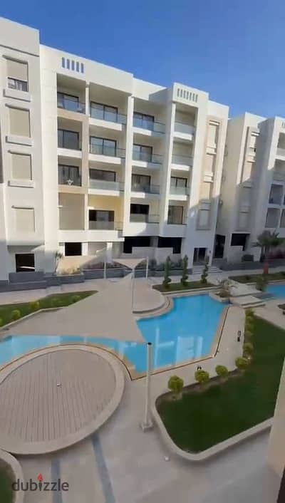 شقتك فيو لاجون دايركت تشطيب فندقي  بمقدم 10% فقط وتقسيط 7 سنوات امام بوابه مدنتي 4