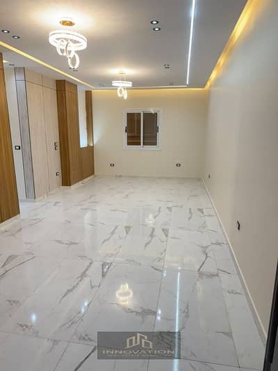 For sale, a 130m apartment, side with a balcony, excellent loading, luxurious finishing in a modern building, buildings 2025