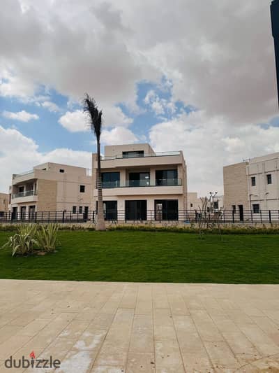 فيلا مستقلة نموذج B للبيع في مدينة نور الذكية, حجز قديم, مساحة كبيرة, بحري صريح, حديقة كبيرة, خطوات من النادي, مقدم لقطه, أقساط مريحة
