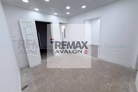 Administrative headquarters for rent in a prime location in Al-Mansheya (Abbas Al-Aqqad Street) - Side Sea View