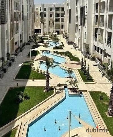 شقة للبيع متشطبة بالتكييفات والمطبخ في كمبوندمتكامل بالخدمات والمرافق برايم لوكيشن في قلب منطقة حيوية  امام سيتي سنتر الماظة ودقائق من مدينة نصر