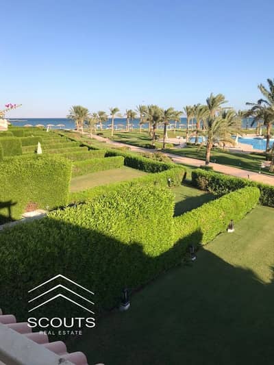 شالية بفيو عالبحر للبيع بسعر نهايه الصيف في lavista gardens العين السخنة متشطب بالكامل جاهز عالفرش خدمات طول السنة