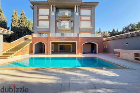 Villa for sale in King Mariout (Doctors' District) – 1,000 sqm plot, 750 sqm built-up area. The villa is spread across