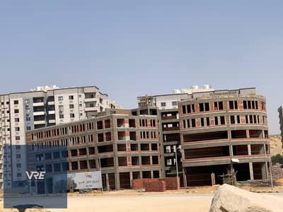محل تجاري دور اول واجهه رئيسية علي نادي وادي دجلة مباشرة بمقدم 10% وقسط لحد 100 شهر
