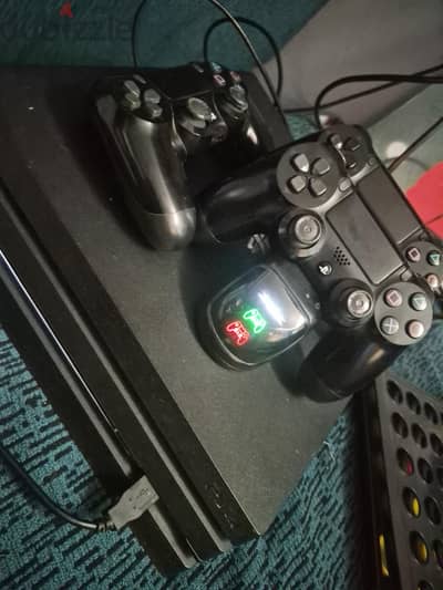بلايستيشن 4 برو (PS4 Pro) بحالة ممتازة جداً