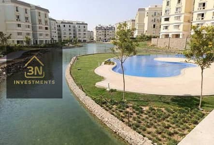 فيلا (I-Villa) مؤثثة بالكامل مع سطح (روف) للإيجار | ماونتن فيو هايد بارك Mountain View Hyde Park، بإطلالة مفتوحة على بحيرة خلابة
