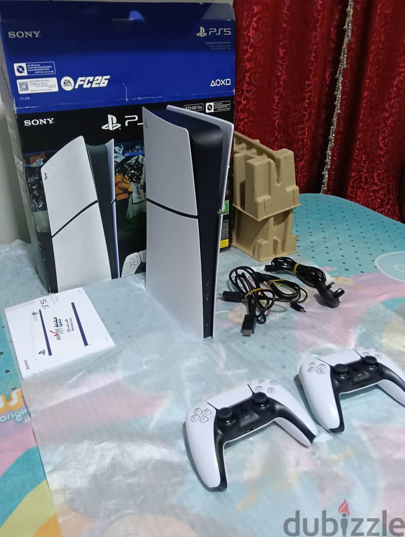 ps5 slim digital  2 control 1