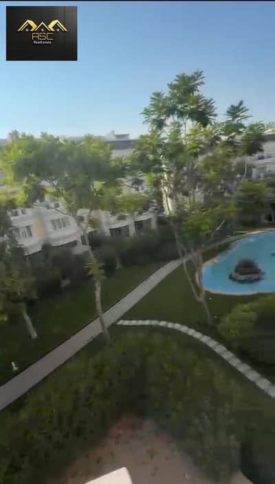 اي فيلا رووف سوبر لوكس- للبيع كورنر-استلام فوري-الفيو رائع علي حمام سباحه - بالفرش والاجهزه والتكيفات (4غرف منهم غرفه مستر +3 حمامات+رسبشن 3 قطع+مطبخ)