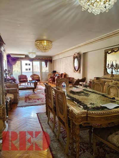 أكيد، ده **عنوان 150 حرف بالضبط**:  شقة للبيع في سموحة إدمون فرمون 248م، 3 غرف و3 ريسبشن وحمامات، سوبر لوكس، الدور 8، عمارة 9 أدوار، مرخصة، 2 أسانسير،
