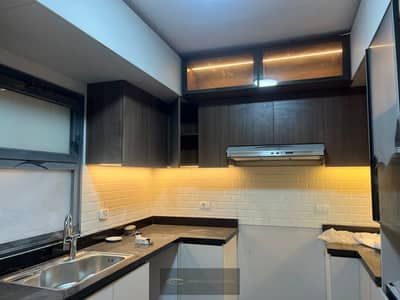 **شقة لقطة للإيجار في Village West – Dorra | الشيخ زايد | 163م | 3 غرف و3 حمامات | تكييفات + مطبخ + دريسنج |  دقائق من هايبر وان وداندي مول**