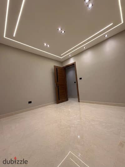  *A special opportunity in Al-Rehab 1 - Super Lux finish!*   Phase five - Heart of Al-Rehab 1  Area: 90 m² Excellent division  Repeated floor - Unique and not scratched  Super Lux finish - Ready for immediate occupancy  2 bedrooms + 1 bathroom + reception + kitchen   Very reasonable price  5,900,000 *the key