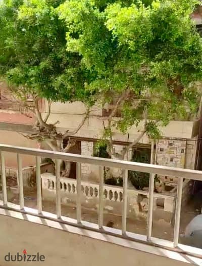 100 sqm apartment for sale on the first floor, situated on a corner (with two street frontages) and close to the sea.
