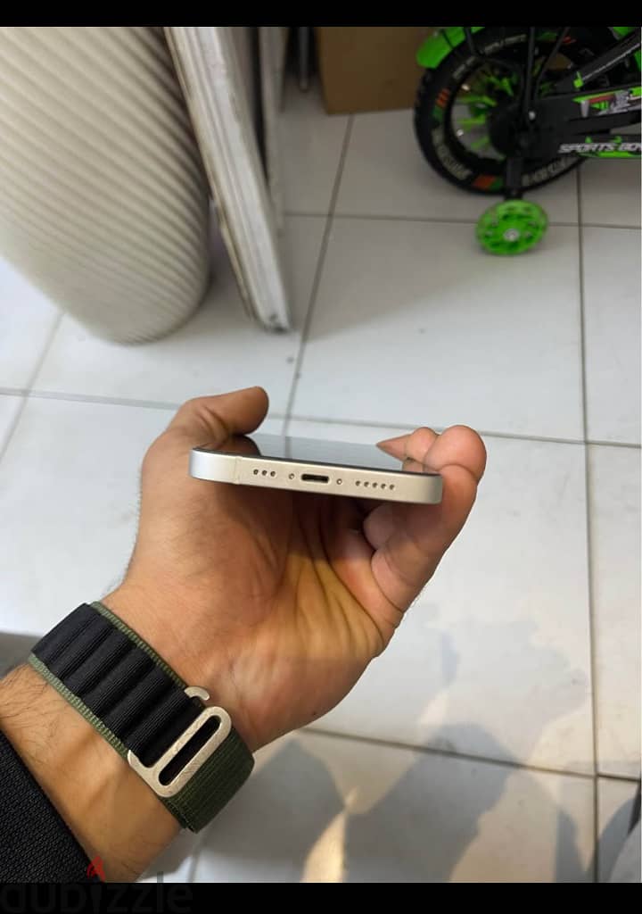 iPhone 13 4