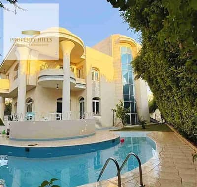 الفيلا هبيعها فيها حمام سباحه خاص في مدينه الشروق موقع مميز جدا