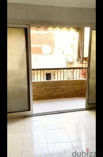 شقه ١٠٠م بجوار بريد عين شمس الشرقيه متفرع من احمد عصمت